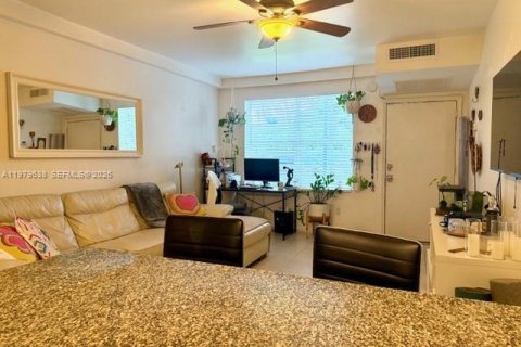 Condominio en alquiler en Miami Beach, Florida, 37.16 m2 № 2052280 - foto 13