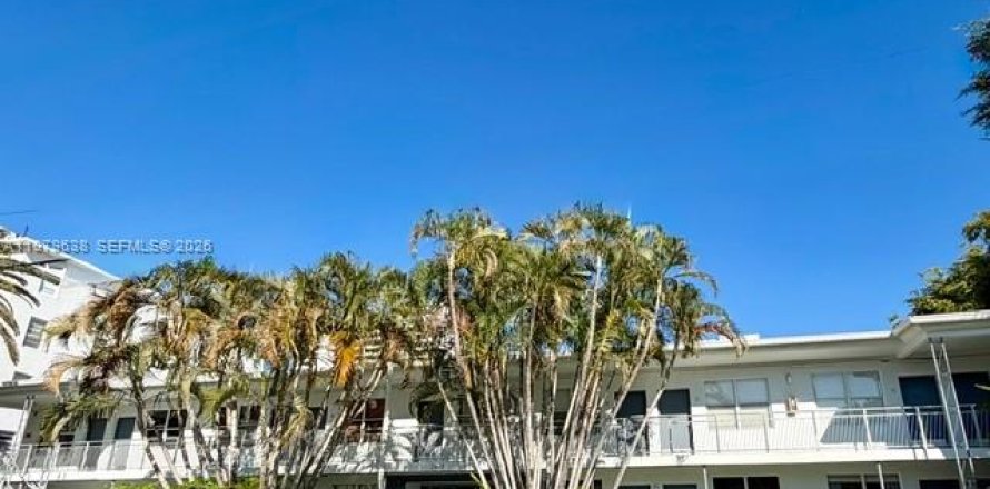 Estudio en el Condominio en Miami Beach, Florida  № 2052280