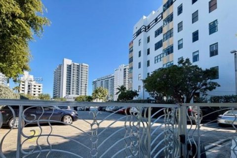 Condominio en alquiler en Miami Beach, Florida, 37.16 m2 № 2052280 - foto 5