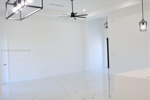 Villa ou maison à vendre à Cape Coral, Floride: 4 chambres, 187.29 m2 № 1980384 - photo 16