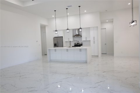 Villa ou maison à vendre à Cape Coral, Floride: 4 chambres, 187.29 m2 № 1980384 - photo 18