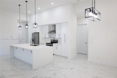 Villa ou maison à vendre à Cape Coral, Floride: 4 chambres, 187.29 m2 № 1980384 - photo 14