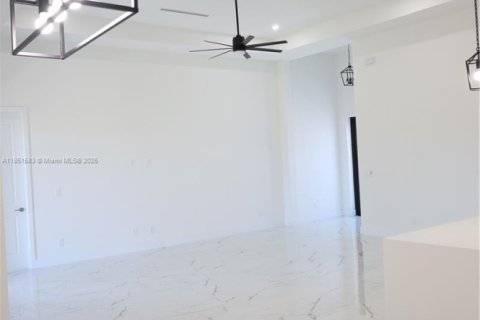 Villa ou maison à vendre à Cape Coral, Floride: 4 chambres, 187.29 m2 № 1980384 - photo 15