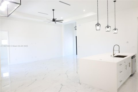 Villa ou maison à vendre à Cape Coral, Floride: 4 chambres, 187.29 m2 № 1980384 - photo 23