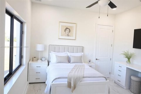 Villa ou maison à vendre à Cape Coral, Floride: 4 chambres, 187.29 m2 № 1980384 - photo 10