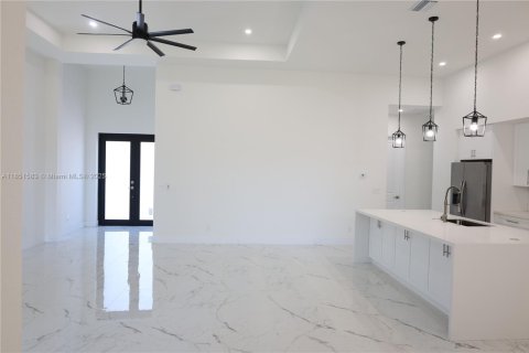 Villa ou maison à vendre à Cape Coral, Floride: 4 chambres, 187.29 m2 № 1980384 - photo 12