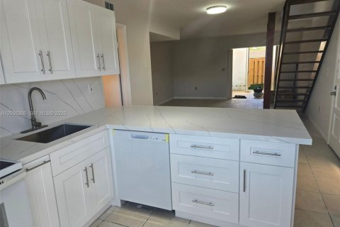 Casa en alquiler en Miami Shores, Florida, 3 dormitorios, 88.44 m2 № 2071316 - foto 3