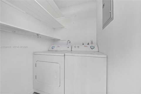 Casa en alquiler en Miami Shores, Florida, 3 dormitorios, 88.44 m2 № 2071316 - foto 21