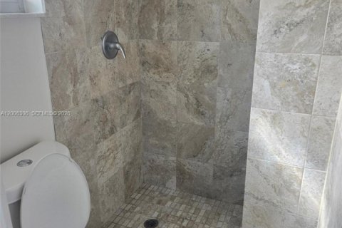 Casa en alquiler en Miami Shores, Florida, 3 dormitorios, 88.44 m2 № 2071316 - foto 6