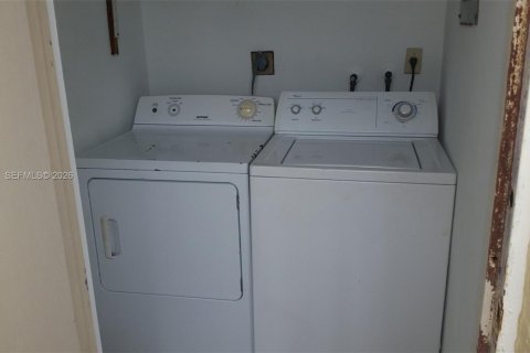 Casa en alquiler en Miami Shores, Florida, 3 dormitorios, 88.44 m2 № 2071316 - foto 15