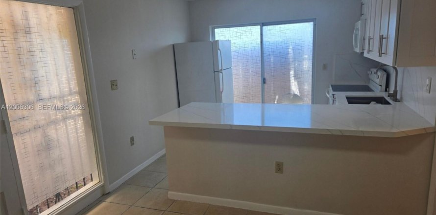 Casa en Miami Shores, Florida 3 dormitorios, 88.44 m2 № 2071316