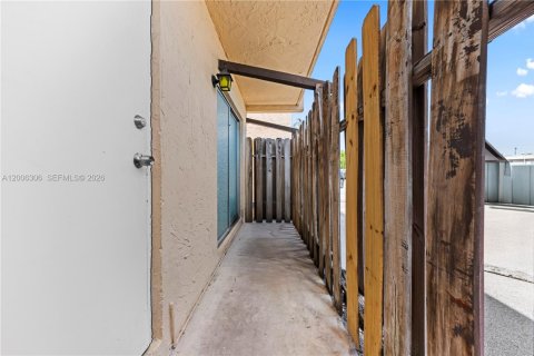 Casa en alquiler en Miami Shores, Florida, 3 dormitorios, 88.44 m2 № 2071316 - foto 20