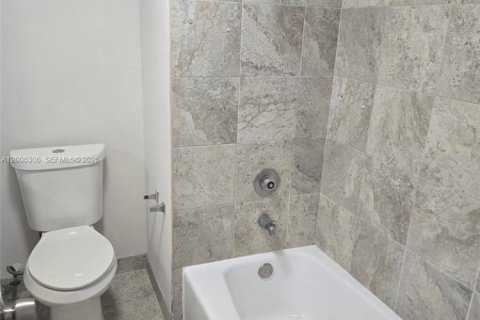 Casa en alquiler en Miami Shores, Florida, 3 dormitorios, 88.44 m2 № 2071316 - foto 9