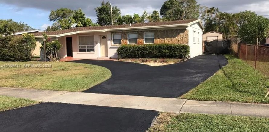 Casa en Lauderhill, Florida 5 dormitorios, 132.85 m2 № 2076275