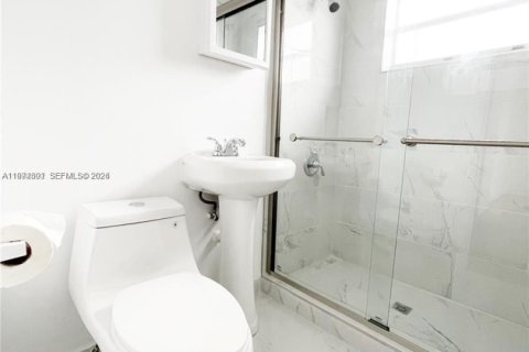 Снять в аренду виллу или дом в Майами, Флорида 2 спальни, № 2036534 - фото 10