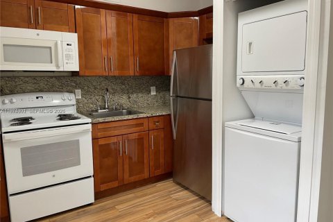 Снять в аренду виллу или дом в Майами, Флорида 2 спальни, № 2036534 - фото 3