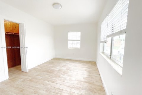 Снять в аренду виллу или дом в Майами, Флорида 2 спальни, № 2036534 - фото 5