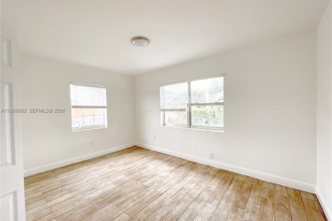 Снять в аренду виллу или дом в Майами, Флорида 2 спальни, № 2036534 - фото 7