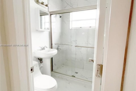 Снять в аренду виллу или дом в Майами, Флорида 2 спальни, № 2036534 - фото 9