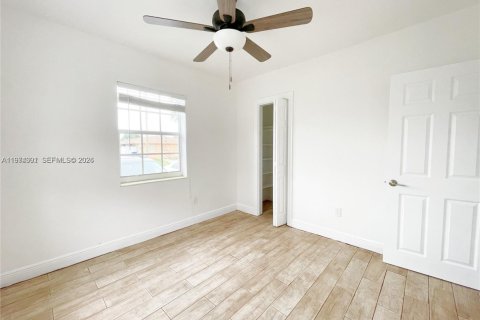 Снять в аренду виллу или дом в Майами, Флорида 2 спальни, № 2036534 - фото 8