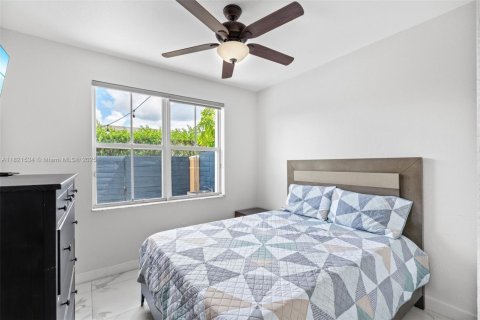 Townhouse in Miami, Florida 4 bedrooms, 212.75 sq.m. № 1781577 - photo 27