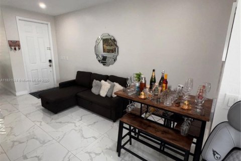 Townhouse in Miami, Florida 4 bedrooms, 212.75 sq.m. № 1781577 - photo 10