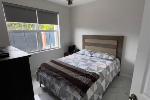 Townhouse in Miami, Florida 4 bedrooms, 212.75 sq.m. № 1781577 - photo 11