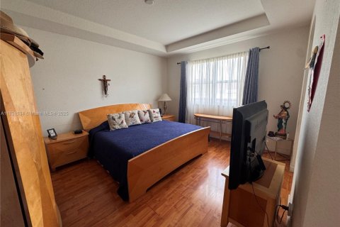 Townhouse in Miami, Florida 4 bedrooms, 212.75 sq.m. № 1781577 - photo 18