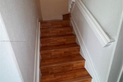 Townhouse in Miami, Florida 4 bedrooms, 212.75 sq.m. № 1781577 - photo 14