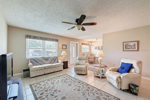Condominio en venta en New Port Richey, Florida, 2 dormitorios, 91.42 m2 № 1690893 - foto 15