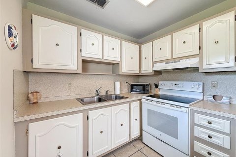 Condo in New Port Richey, Florida, 2 bedrooms  № 1690893 - photo 10
