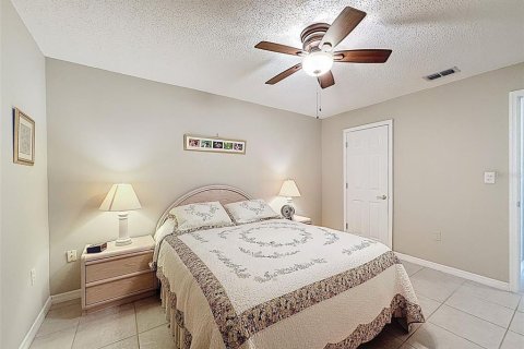Condo in New Port Richey, Florida, 2 bedrooms  № 1690893 - photo 23