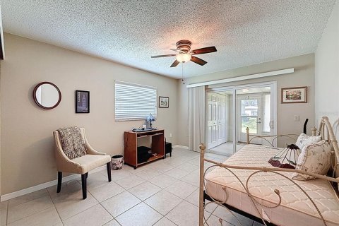 Condo in New Port Richey, Florida, 2 bedrooms  № 1690893 - photo 17