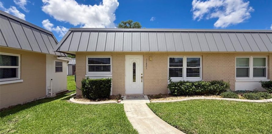 Condo in New Port Richey, Florida, 2 bedrooms № 1690893