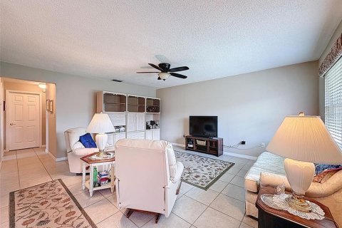 Condo in New Port Richey, Florida, 2 bedrooms  № 1690893 - photo 13