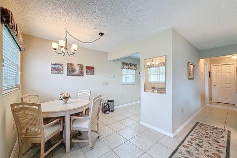 Condo in New Port Richey, Florida, 2 bedrooms  № 1690893 - photo 6