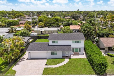 Casa en venta en Miami, Florida, 4 dormitorios, 178.37 m2 № 2067102 - foto 16