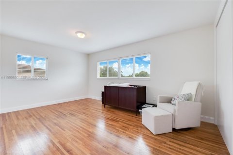 Casa en venta en Miami, Florida, 4 dormitorios, 178.37 m2 № 2067102 - foto 9