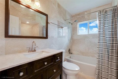 Casa en venta en Miami, Florida, 4 dormitorios, 178.37 m2 № 2067102 - foto 12