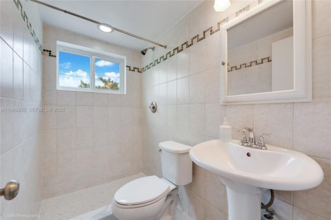 Casa en venta en Miami, Florida, 4 dormitorios, 178.37 m2 № 2067102 - foto 6