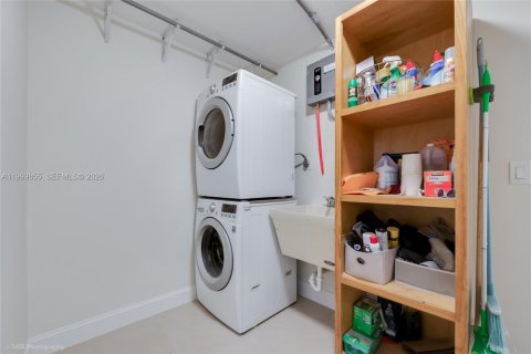 Casa en venta en Miami, Florida, 4 dormitorios, 178.37 m2 № 2067102 - foto 13