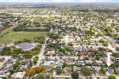 Casa en venta en Miami, Florida, 4 dormitorios, 178.37 m2 № 2067102 - foto 19