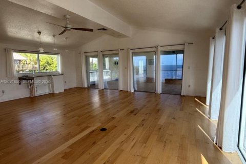 Villa ou maison à louer à Key Largo, Floride: 4 chambres, 182.83 m2 № 2328628 - photo 10