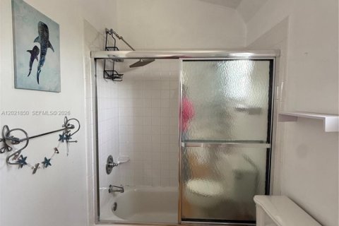 Villa ou maison à louer à Key Largo, Floride: 4 chambres, 182.83 m2 № 2328628 - photo 29