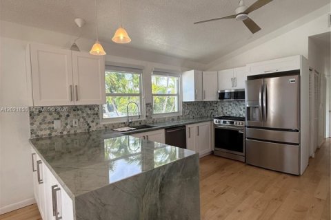 Villa ou maison à louer à Key Largo, Floride: 4 chambres, 182.83 m2 № 2328628 - photo 22