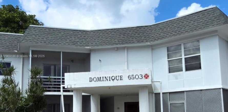 Кондоминиум с 1 спальней в Маргит, Флорида № 1955888