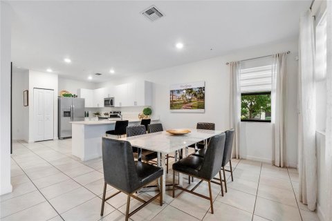 Townhouse in Pembroke Pines, Florida 4 bedrooms, 166.57 sq.m. № 2086121 - photo 14