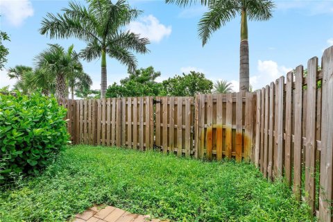 Townhouse in Pembroke Pines, Florida 4 bedrooms, 166.57 sq.m. № 2086121 - photo 29