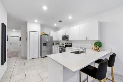 Townhouse in Pembroke Pines, Florida 4 bedrooms, 166.57 sq.m. № 2086121 - photo 9