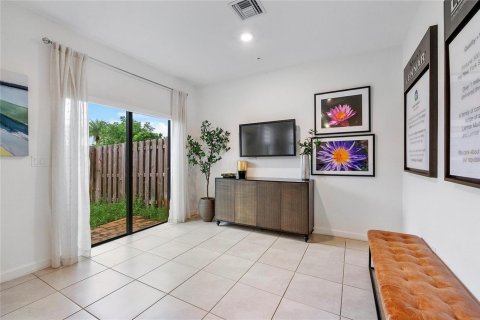 Townhouse in Pembroke Pines, Florida 4 bedrooms, 166.57 sq.m. № 2086121 - photo 16